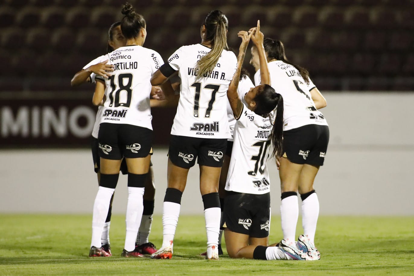 Corinthians vence a Ferroviária e se isola na liderança do Brasileirão Feminino