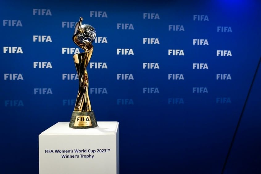 Rio de Janeiro recebe a taça da Copa do Mundo feminina