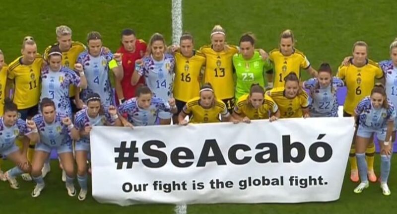 Protesto da Seleção Feminina da Espanha marca primeiro jogo pós Copa do Mundo